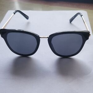 Elegant Black Sunglasses